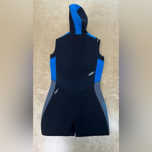 Bare Women’s Zip Front 7mil Shortie Wetsuit with Hood - Picture 2 of 5